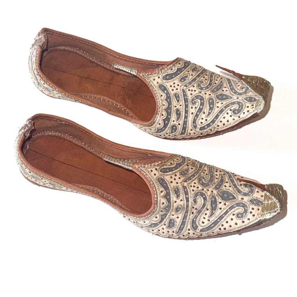 Beautiful Vintage Gold Embroidery Aladdin Shoes